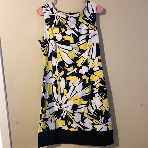 Dress - Picture 2 of 5